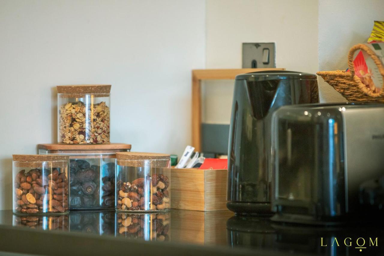 Songs Of The Lake By Lagom - Bonnington Apartment Jumeirah Lake Towers, Dubai Bagian luar foto