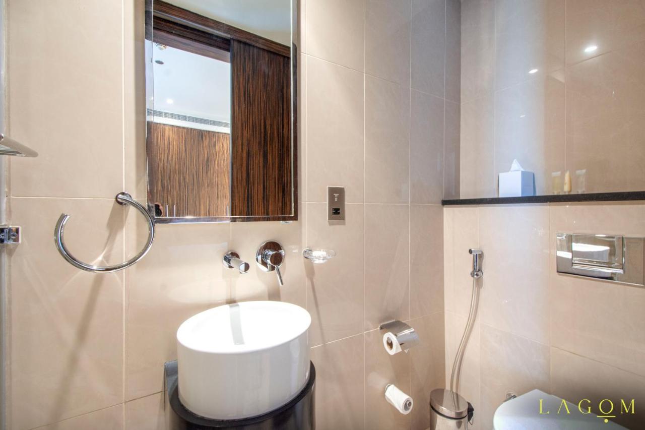 Songs Of The Lake By Lagom - Bonnington Apartment Jumeirah Lake Towers, Dubai Bagian luar foto