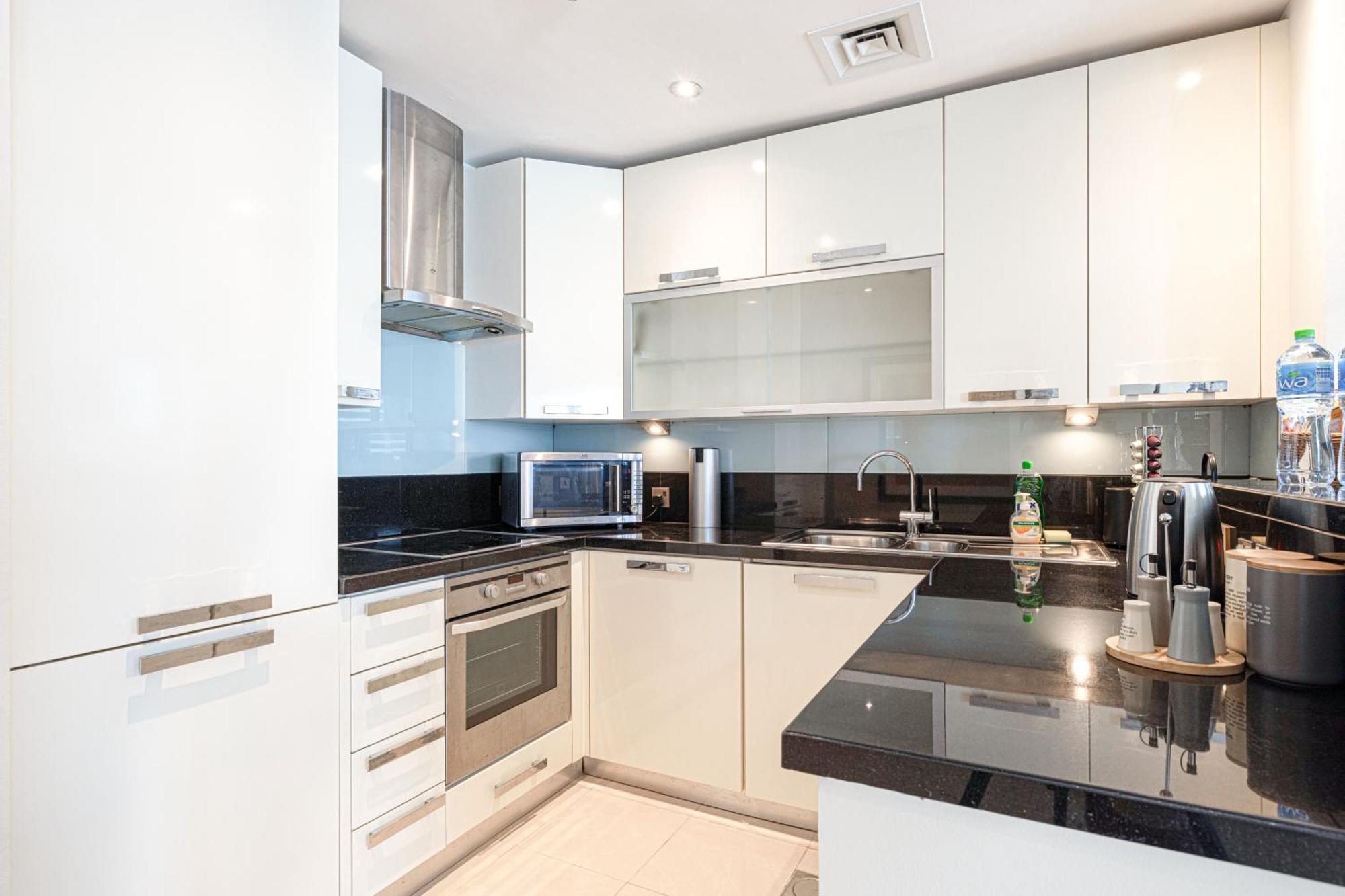 Songs Of The Lake By Lagom - Bonnington Apartment Jumeirah Lake Towers, Dubai Bagian luar foto